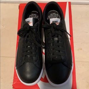 NEVER WORN Nike Women’s Blazer Low LE Black